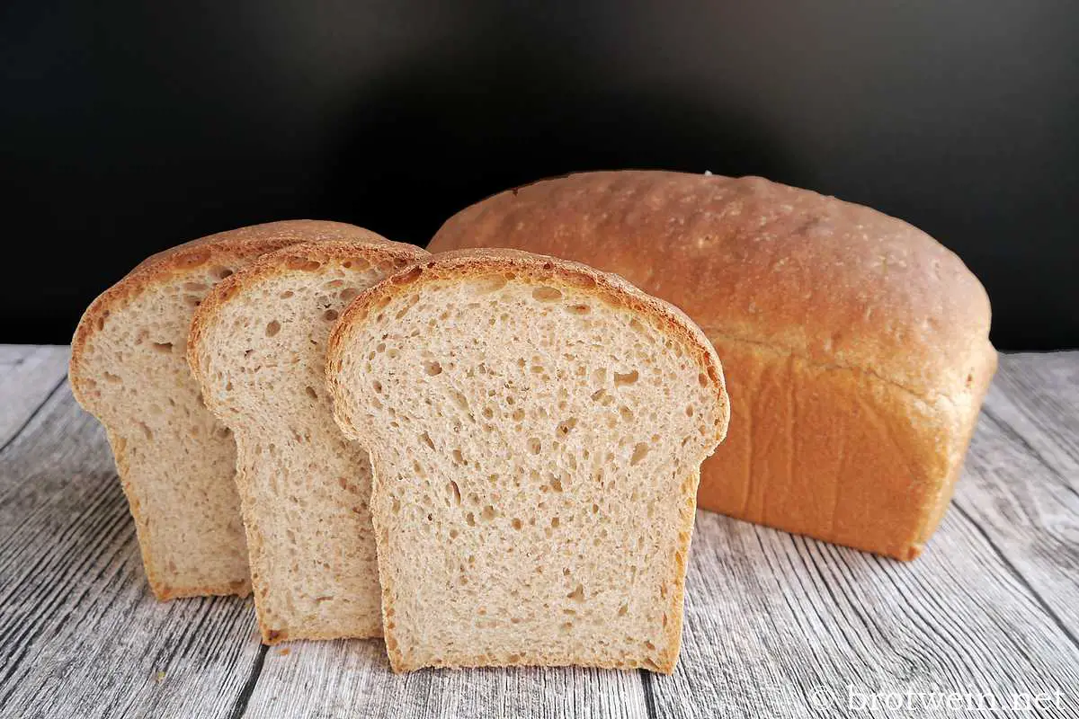 Brot: Vollkorn-Toastbrot als Weizentoast mit Vollkornmehl