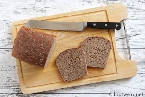 Vollkornbrot mit Schrot als Weizenmischbrot mit Sauerteig