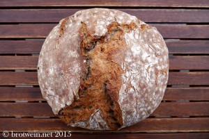 Walnussbrot mit Sauerteig (Roggensauerteig)