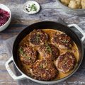 Wildschwein Frikadelle mit Pilz-Sahne-Sauce