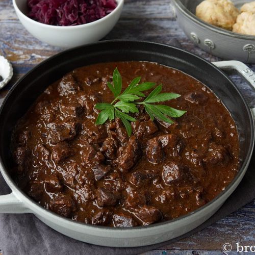 Wildschweingulasch - Rezept klassisch mit Rotwein