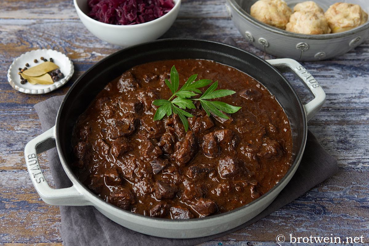 Wildschweingulasch - Rezept klassisch mit Rotwein