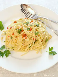 Spaghetti aglio olio e peperoncino - scharfe Öl-Knoblauch-Spaghetti
