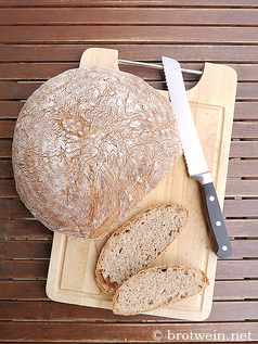 Brot: Dinkel-Weizen-Brot mit Sonnenblumenkernen und Sauerteig