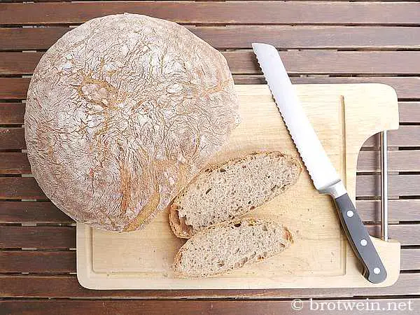 Brot: Dinkel-Weizen-Brot mit Sonnenblumenkernen und Sauerteig