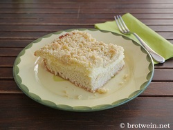 Schlesischer Streuselkuchen mit Quark und Hefeboden vom Blech