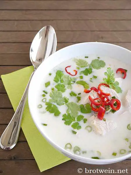 Tom Kha Gai Suppe – thailändische Hühnersuppe mit Kokosmilch - Brotwein