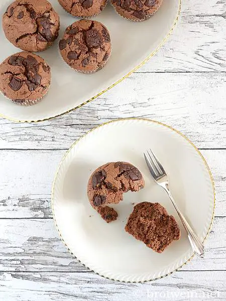 Schokomuffins - Rezept für einfache Schokoladen Muffins mit ...