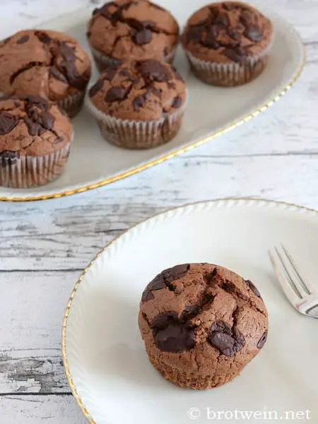 Schokomuffins - Rezept für einfache Schokoladen Muffins mit ...
