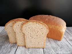 Brot: Vollkorn-Toastbrot mit 60 % Vollkornmehl als Weizentoast
