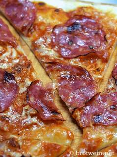 Pizza diavolo - Rezept für scharfe Salami Pizza