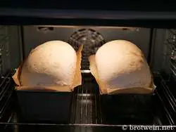 Zwei Toastbrote gleichzeitig im Ofen gebacken