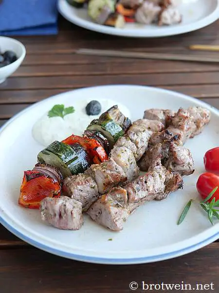 Souvlaki - Griechische Fleischspieße vom Grill - Brotwein