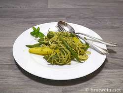 Pasta alla Genovese mit Pesto, grünen Bohnen und Kartoffeln