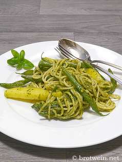 Pasta alla Genovese mit Pesto, grünen Bohnen und Kartoffeln