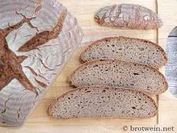 Brot mit Brotgewürz: Fenkel, Anis, Kümmel, Kardamom, Pfeffer