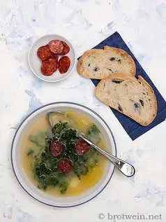 Caldo Verde - Portugiesische Suppe mit Kohl