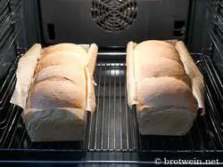 Zwei Toastbrote gleichzeitig im Ofen und die letzten Minuten ohne Form gebacken