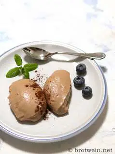 Mousse au Chocolat - original französisch mit Sahne und Ei