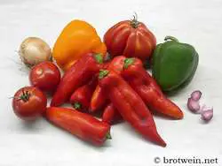 Zutaten original Peperonata Gemüse: Paprika, Tomate, Zwiebel und Knoblauch