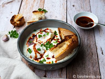 Cilbir - Rezept für türkische Eier mit Joghurt