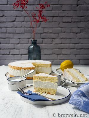 Käsesahnetorte Rezept - Omas fluffiger Tortenklassiker