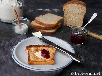 Roggentoast - Rezept für herzhaftes Roggen Toastbrot
