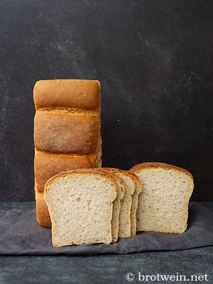 Dunne Kruste und luftig-wattige Porung - so muss ein Toastbrot sein!