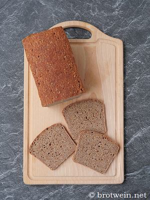 Vollkorn Kastenbrot als Schrot Brot