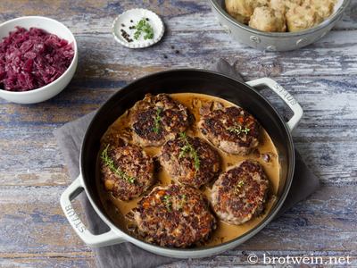 Wildschwein Frikadelle mit Pilz-Sahne-Sauce