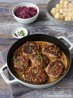Wildschwein Frikadelle mit Pilz-Sahne-Sauce