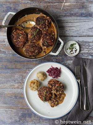 Wildschwein Frikadelle mit Pilz-Sahne-Sauce
