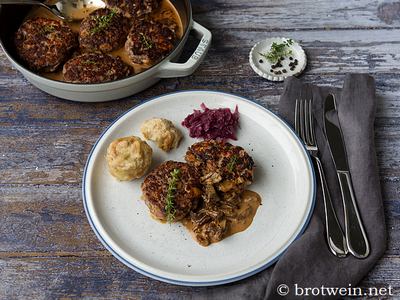 Wildschwein Frikadelle mit Pilz-Sahne-Sauce