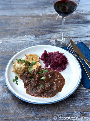 Wildschweingulasch - Rezept klassisch mit Rotwein