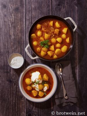 Kartoffelgulasch Rezept - Erdäpfelgulasch