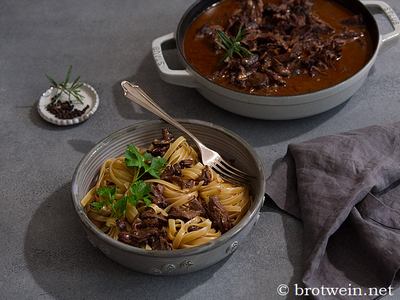 Ochsenschwanzragout - Rezept für geschmorter Ochsenschwanz