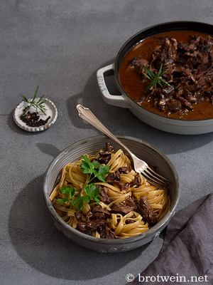 Ochsenschwanzragout - Rezept für geschmorter Ochsenschwanz