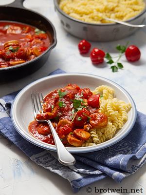 Würstchengulasch mit Nudeln