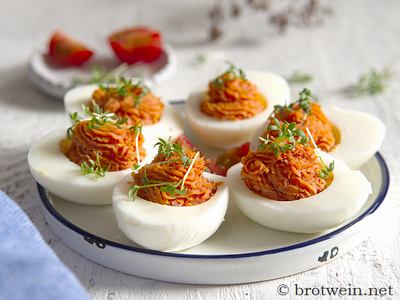 Gefüllte Eier mit Tomaten Füllung