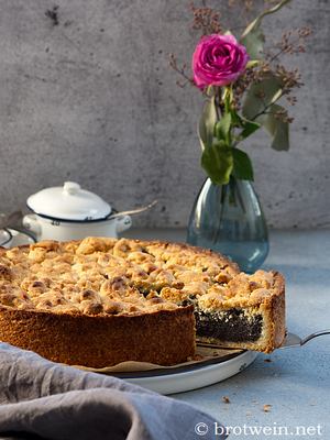 Mohnkuchen mit Streuseln - Omas saftiger Klassiker