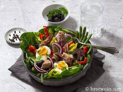 Nizza Salat mit Thunfisch und Ei - Rezept für original Salade Niçoise