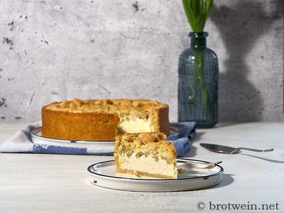 Rhabarber Käsekuchen mit Streuseln