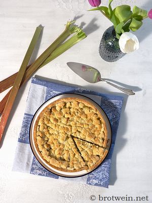 Quarkkuchen mit Rhabarber und Streuseln