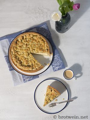 Rhabarber Käsekuchen mit Streuseln