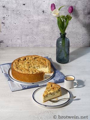 Rhabarber Käsekuchen mit Streuseln