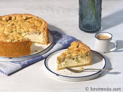 Rhabarber Käsekuchen mit Streuseln