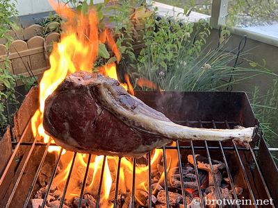 Vorgegartes Tomahawk Steak grillen