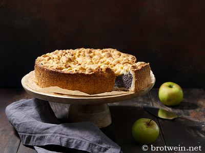Mohnkuchen mit Apfel und Streuseln