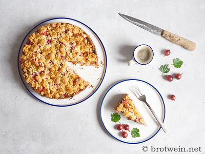 Stachelbeerkuchen mit Rührteig und Streuseln