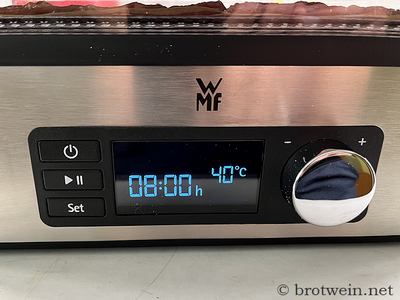 Dörrautomat auf 40°C und Zeit für Trockenlfleisch einstellen